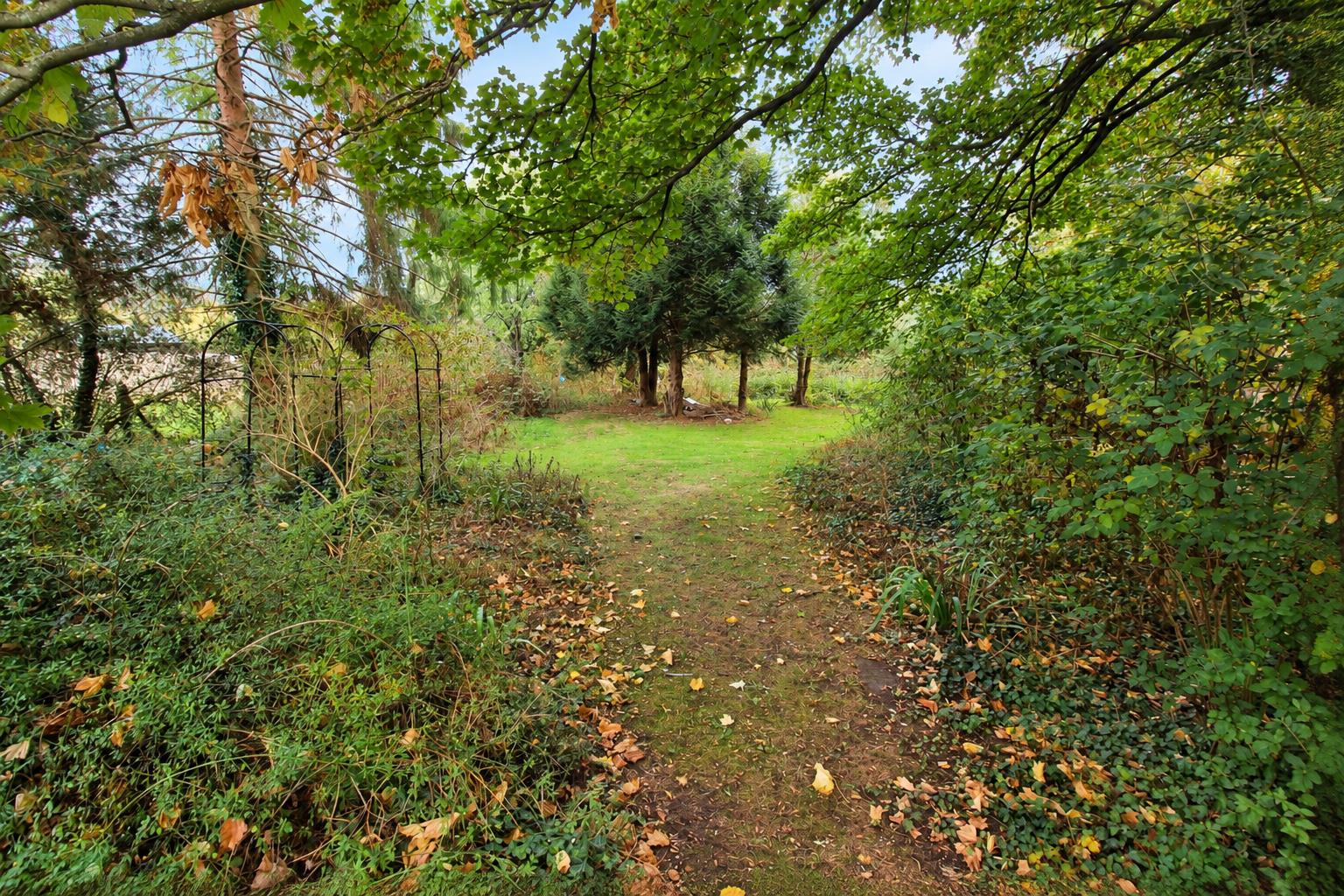 Reading Road, Lower Basildon